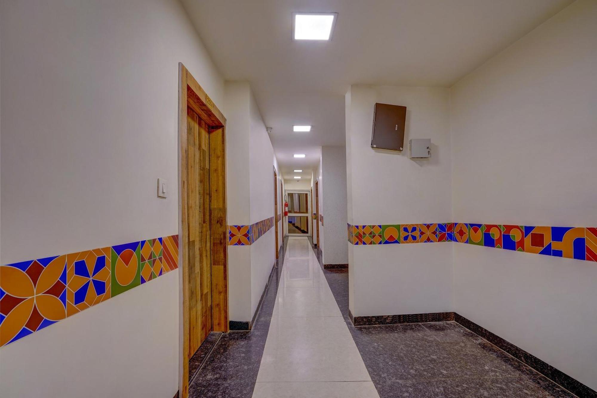 Super Hotel O Traveller Inn Lucknow Zewnętrze zdjęcie