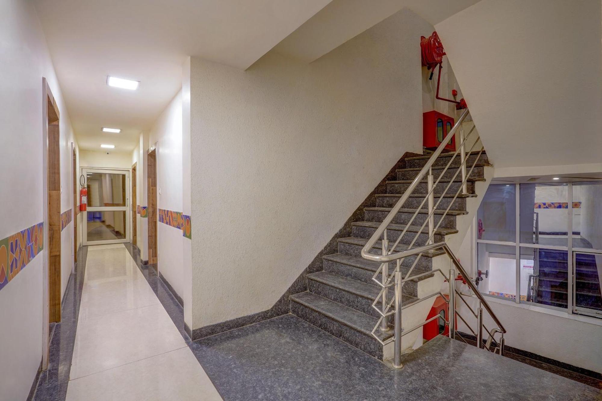 Super Hotel O Traveller Inn Lucknow Zewnętrze zdjęcie